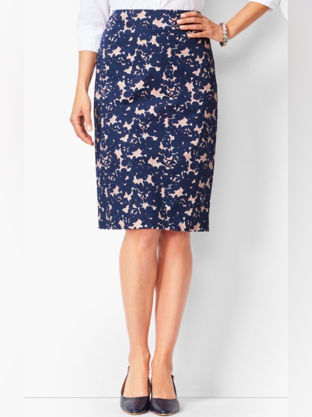 Talbots Navy and Blush Floral Pencil Skirt Flattering Office Career Work Sz 8P